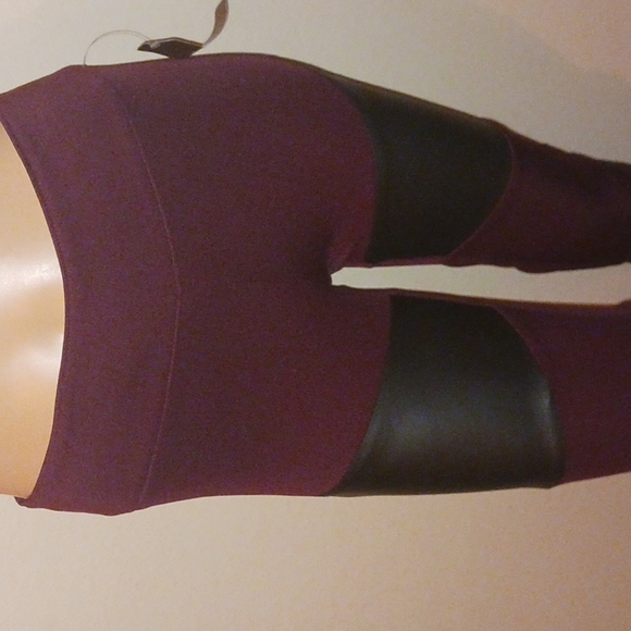 NWT Dazz Burgundy Leggings With Faux Leather Panel - Picture 6 of 9